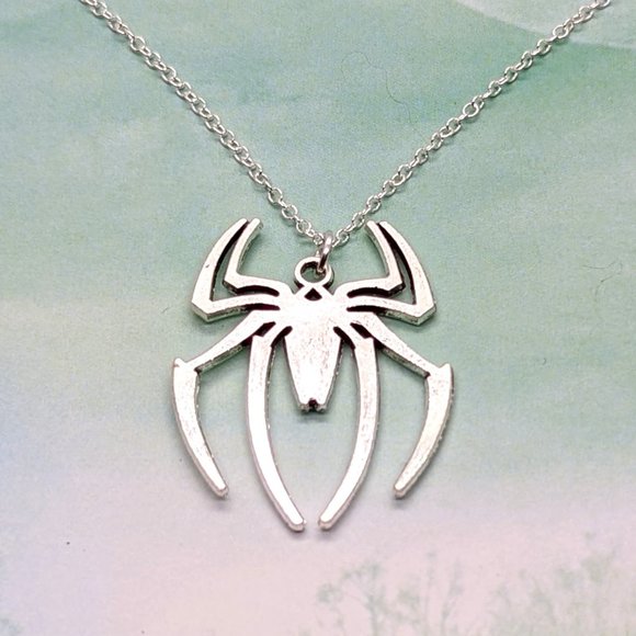 Baroque Vintage Jewelry - Large Silver Spider Necklace